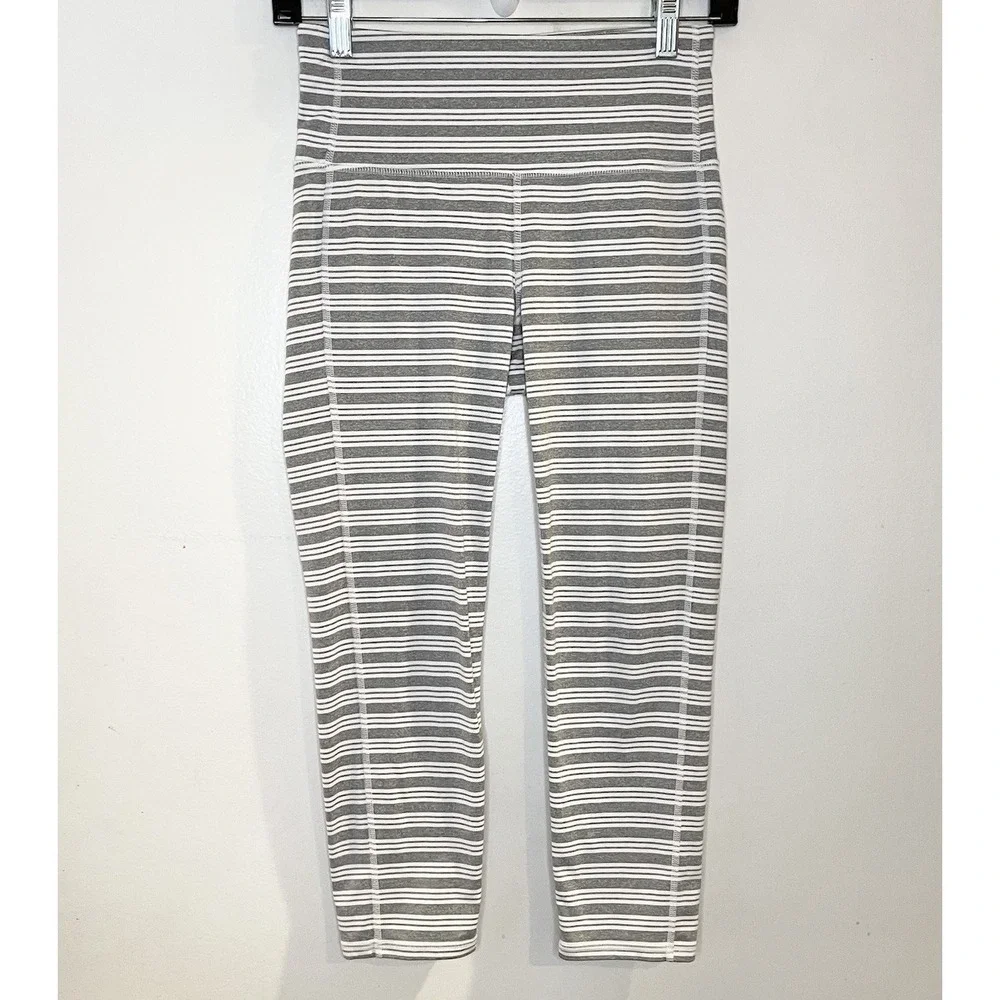 Athleta Heather Stripe Chaturanga Capri Legging XS Gray White 591368 - Picture 1 of 7